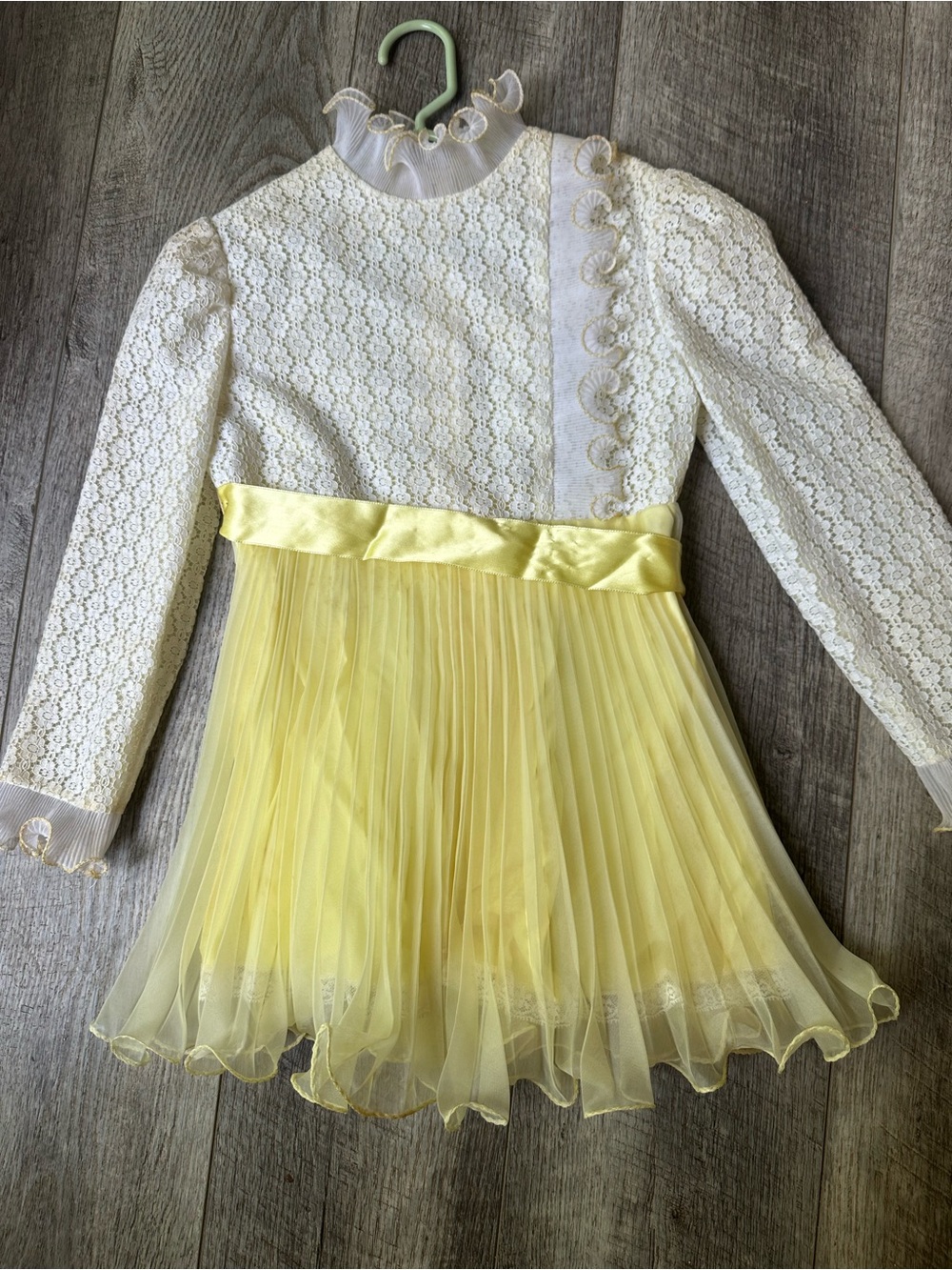 Vintage Dorissa White Lace and Yellow Pleated Dress